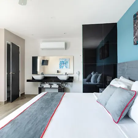 Bfh Attraction Deluxe Hotel