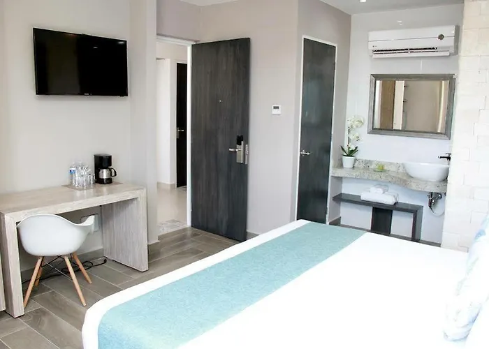 Bfh Attraction Deluxe Hotel